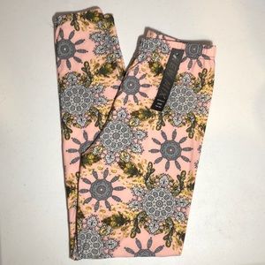 NWT New Mix Leggings One Size